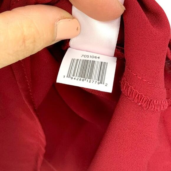 CeCe Ruffled Cold Shoulder Clip Dot Blouse Red Size Large NWOT $89 MSRP - Picture 7 of 8